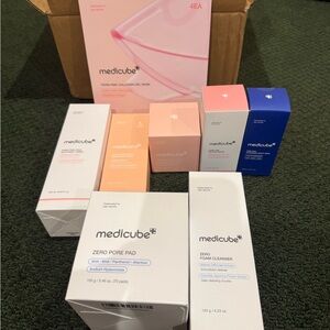 Medicube ultimate full Skincare Set New in Box 8 products!